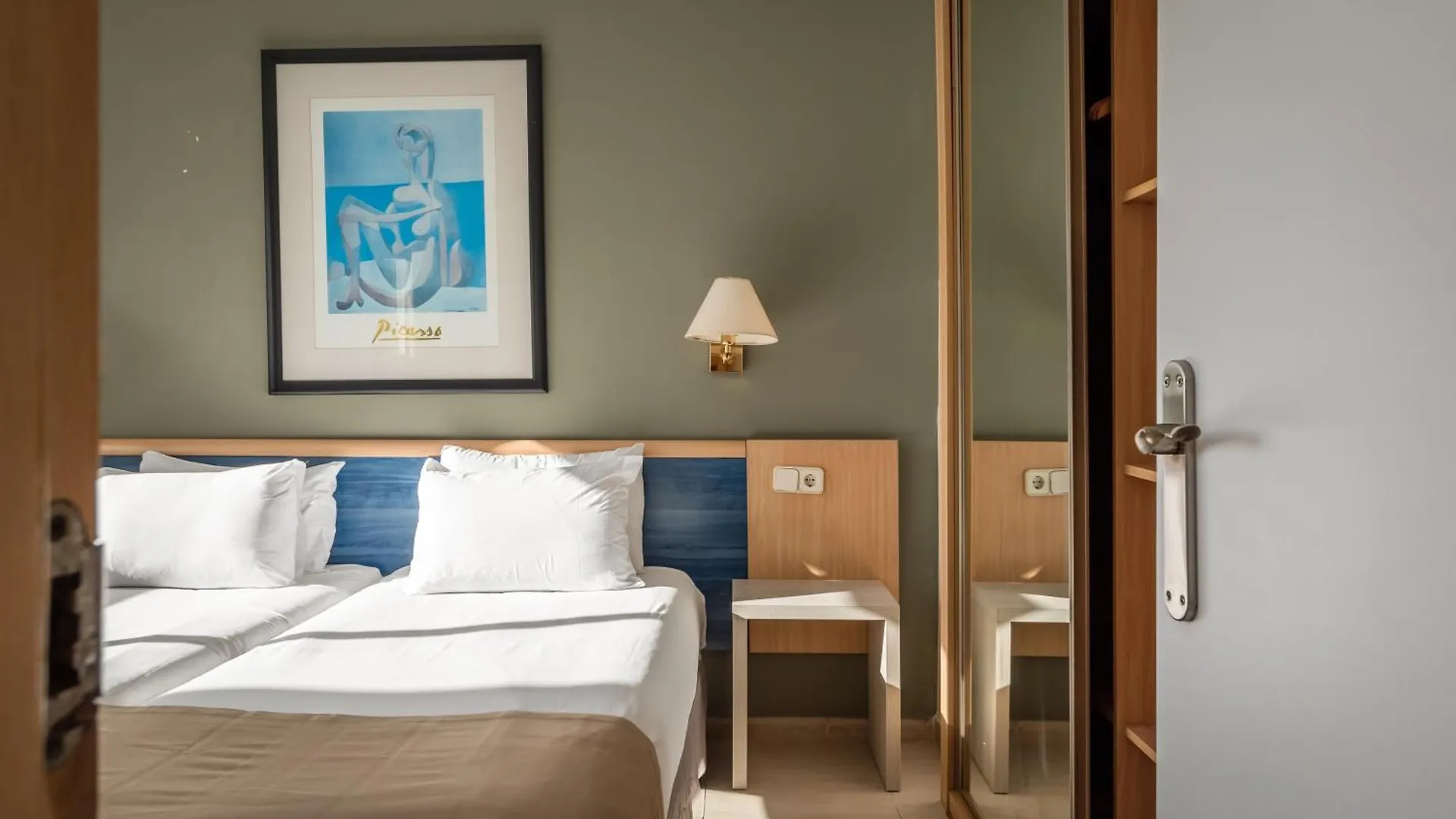 *** Aparthotel Apartamentos Vistasol Magaluf  Spagna